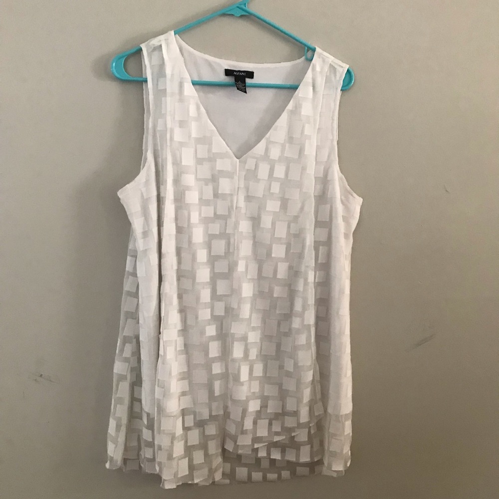Alfani flowy tank top - Large
